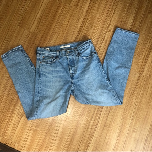 Levi’s Light Wash Button Fly Wedgie Jeans - Picture 4 of 12